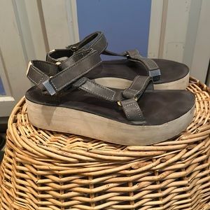 Teva platform blue sandals size 9